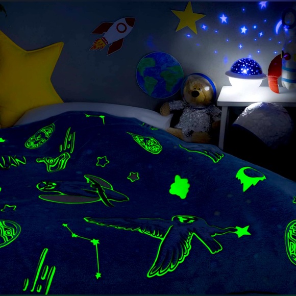 NWT Glow In The Dark Fleece Throw Owl Blanket, Soft, Warm & Fuzzy - Picture 2 of 4